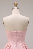 Vestito corto di cocktail rosa Jacquard rosa A-Line con volant senza spalline
