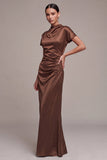 Abito elegante lungo da sirena a collo alto in Satin Coffee con maniche corte