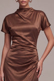 Abito elegante lungo da sirena a collo alto in Satin Coffee con maniche corte