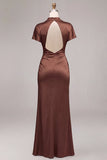 Abito elegante lungo da sirena a collo alto in Satin Coffee con maniche corte