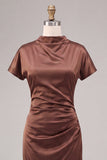 Abito elegante lungo da sirena a collo alto in Satin Coffee con maniche corte