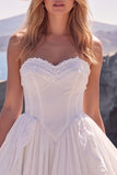 Corsetto bianco a linea basca con vita basca e abito da sposa lungo