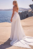 Abito da sposa lungo senza spalline con perline bianche e fiocco