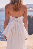 Abito da sposa lungo senza spalline con perline bianche e fiocco