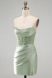 Vestito corto di cocktail in raso perla verde polverosa con paillettes arricciate