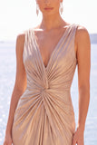 Abito formale lungo a spalme metallico sirena color Bordeaux con fessura