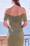 Abito elegante lungo da sirena verde salvia spuntato dalla spalla