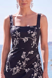 Vestito elegante lungo a sagoma floreale giaquard a scollo quadrato con scollo a fessura