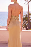 Blush con scollo a capezza paillettes ricamato con perline e arricci abito lungo da sirena
