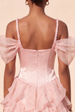 Corsetto rosa con spalle fredde e abito corto da homecoming con orlo a volette