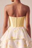 Corsetto giallo A-Line Sweetheart con stampa alta-bassa e strass