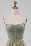 Corsetto di Salvia Polverosa Velluto Vestito Corto Floreale Senza Spalline per il cocktail