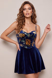 Corsetto di velluto blu navy con stampa floreale e abito corto per il ritorno a casa