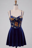 Corsetto di velluto blu navy con stampa floreale e abito corto per il ritorno a casa