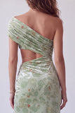 Vestito elegante lungo in velluto arricciato con stampa floreale di salvia polverosa e spalla