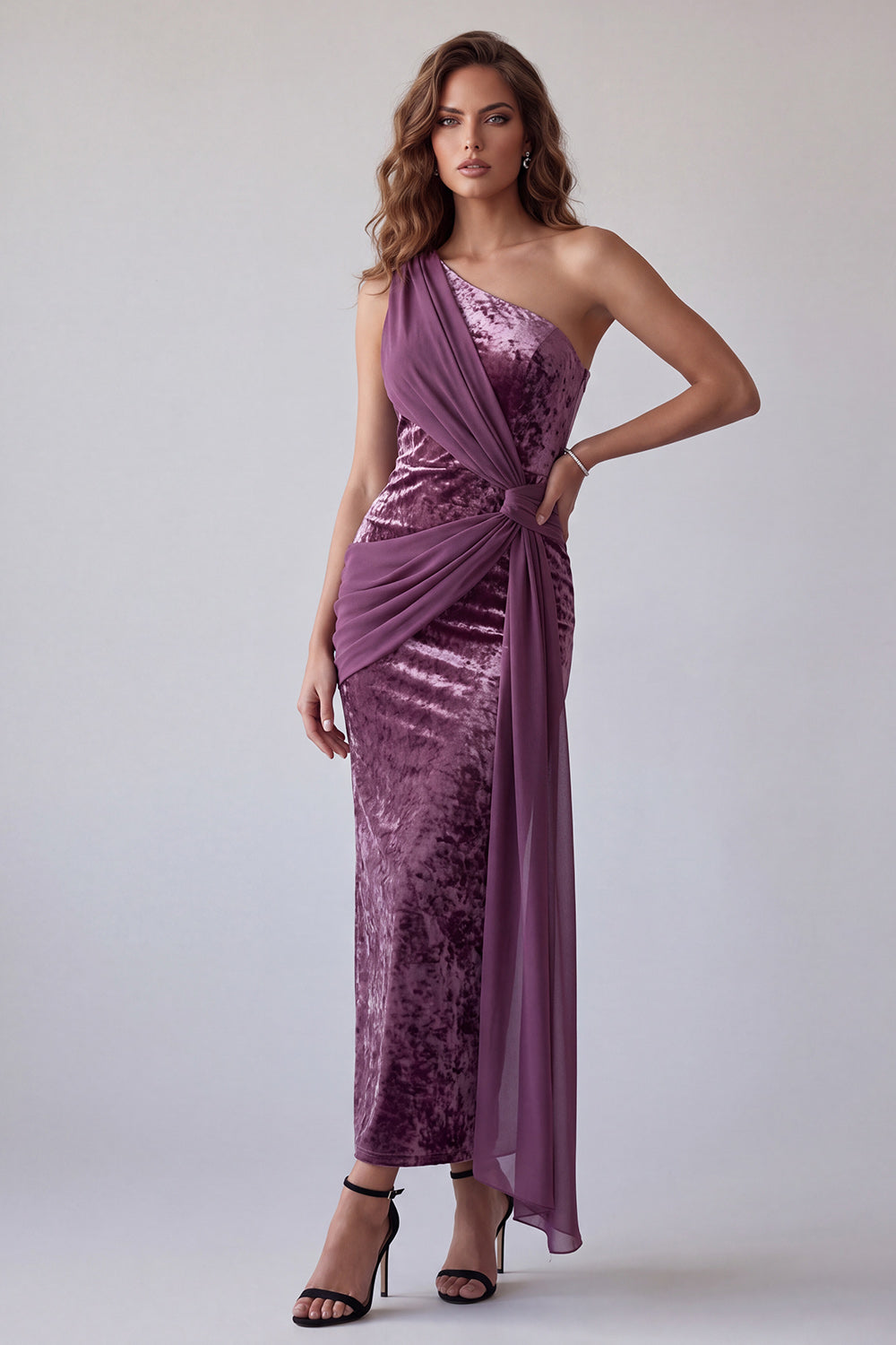 Vestito lungo elegante vintage in velluto malva con guaina a una spalla