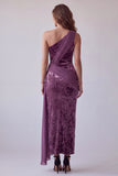 Vestito lungo elegante vintage in velluto malva con guaina a una spalla