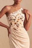 Champagne Corsetto floreale a sheath in velluto a una spalla con arricciamento e lungo vestito formale con fessura