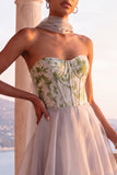 Corsetto grigio chiaro Organza A-Line Strapless Abito Formale Lungo con sciarpa al collo