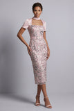 Abito midi Mother of the Bride con cintura rosa chiaro scollo quadrato a maniche corte