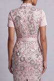 Abito midi Mother of the Bride con cintura rosa chiaro scollo quadrato a maniche corte