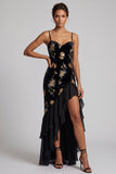 Velluto nero con ricamo floreale paillettes abito asimmetrico a linea A Madre della sposa con fessura a volant