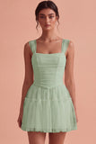 Abito corto bianco in tulle a linea quadrata scollo arricciato