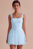 Abito corto bianco in tulle a linea quadrata scollo arricciato