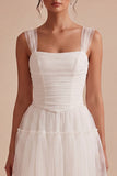 Abito corto bianco in tulle a linea quadrata scollo arricciato