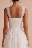 Abito corto bianco in tulle a linea quadrata scollo arricciato