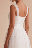 Abito corto bianco in tulle a linea quadrata scollo arricciato