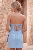 Abito corto di cocktail senza spalline blu reale con fiocco oversize frontale