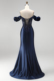 Corsetto blu navy con spalle scoperte appliche di raso con perline lungo abito da fine anno con fessura