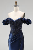 Corsetto blu navy con spalle scoperte appliche di raso con perline lungo abito da fine anno con fessura