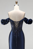 Corsetto blu navy con spalle scoperte appliche di raso con perline lungo abito da fine anno con fessura