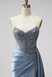 Corsetto blu trasparente a scollo a V in rassis con spalline e vestito lungo da cerimonia con spacco