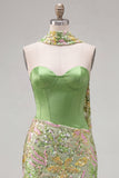 Vestito di Homecoming con corsetto verde bodycon corsetto a cuore, paillettes, con sciarpa al collo