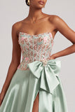 Corsetto verde A-Line Strapless Satin Appliques Abito da cerimonia con fiocco e fessura