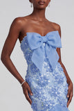 Abito da ballo in organza di fine anno a forma di sirena blu senza spalline con appliques floreali arricciati e fiocco