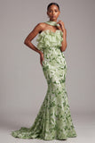 Abito da cerimonia lungo senza spalline con volant e sirena verde con paillettes