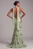 Abito da cerimonia lungo senza spalline con volant e sirena verde con paillettes