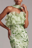 Abito da cerimonia lungo senza spalline con volant e sirena verde con paillettes