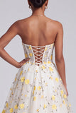 Corsetto giallo chiaro Abito da cerimonia lungo senza spalline con volant e applichi floreali