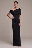 Vestito formale maxi nero a guaina asimmetrico con spalle scoperte e arricciata
