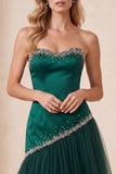 Abito lungo elegante verde scuro in tulle senza spalline in raso con perline