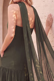 Vestito da ospite di nozze midi color oliva a vita alta e gonna svasata senza spalline con chiffon plissettato e perline con mantella