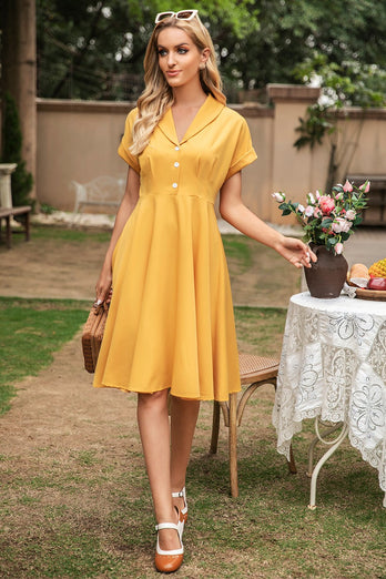 Abito vintage giallo elegante con scollo a V