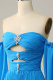 Una linea fuori dalla spalla blu abito da ballo lungo con perline