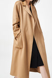 Cappotto in lana con cintura con collo con revers nero e tasche