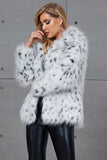 Cappotto da donna in pelliccia sintetica con stampa leopardata bianca con stampa a revers